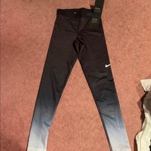 BRAND NEW NIKE GRADIENT LEGGINGS
